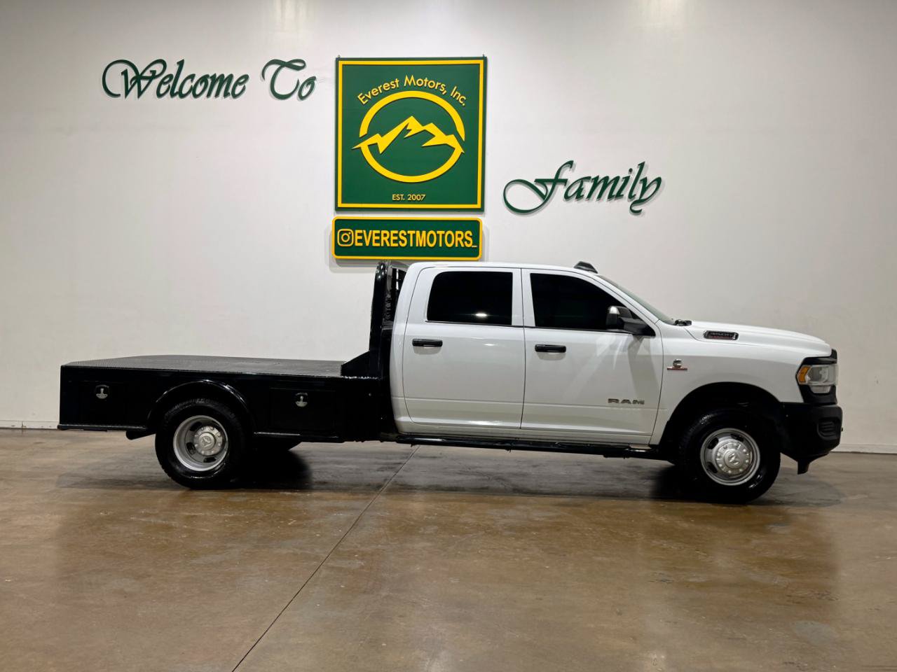 Used 2022 RAM 3500 Tradesman AWD/4WD image 2