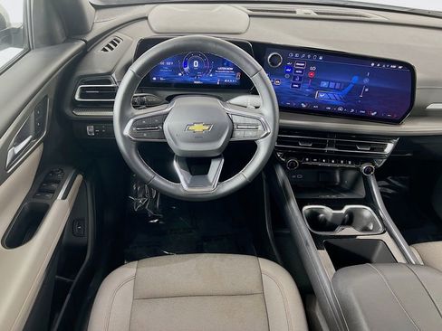 Used 2025 Chevrolet Traverse LT image 22