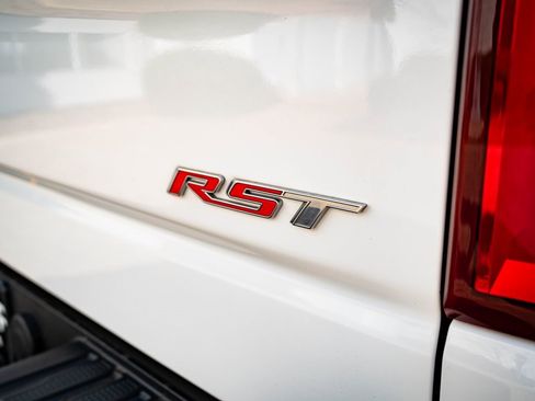 Used 2019 Chevrolet Silverado 1500 RST image 18