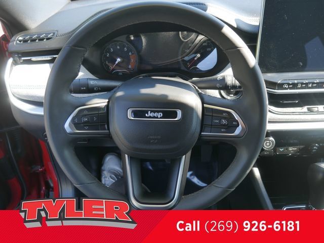 Used 2024 Jeep Compass Latitude AWD/4WD image 28