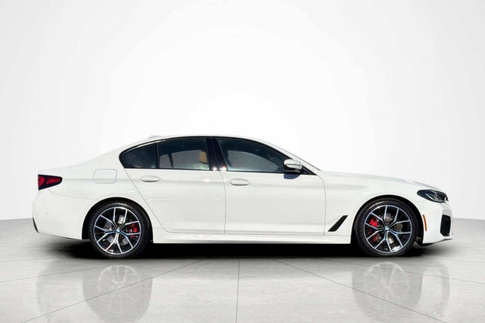 Used 2023 BMW 530i w/ M Sport Package RWD image 6