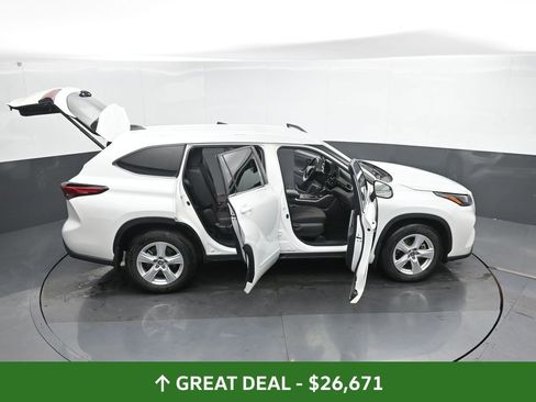 Used 2023 Toyota Highlander LE image 58