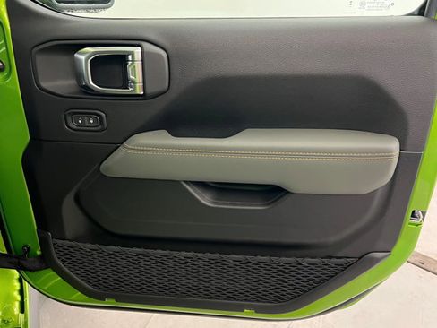 New 2025 Jeep Gladiator Mojave w/ Convenience Group image 22