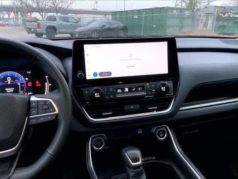 Used 2025 Toyota Grand Highlander FWD image 6