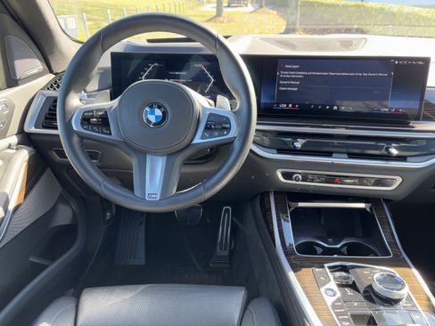 Certified 2025 BMW X7 xDrive40i w/ M Sport Package image 30