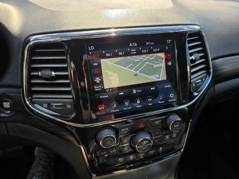Used 2021 Jeep Grand Cherokee Laredo X AWD/4WD image 19