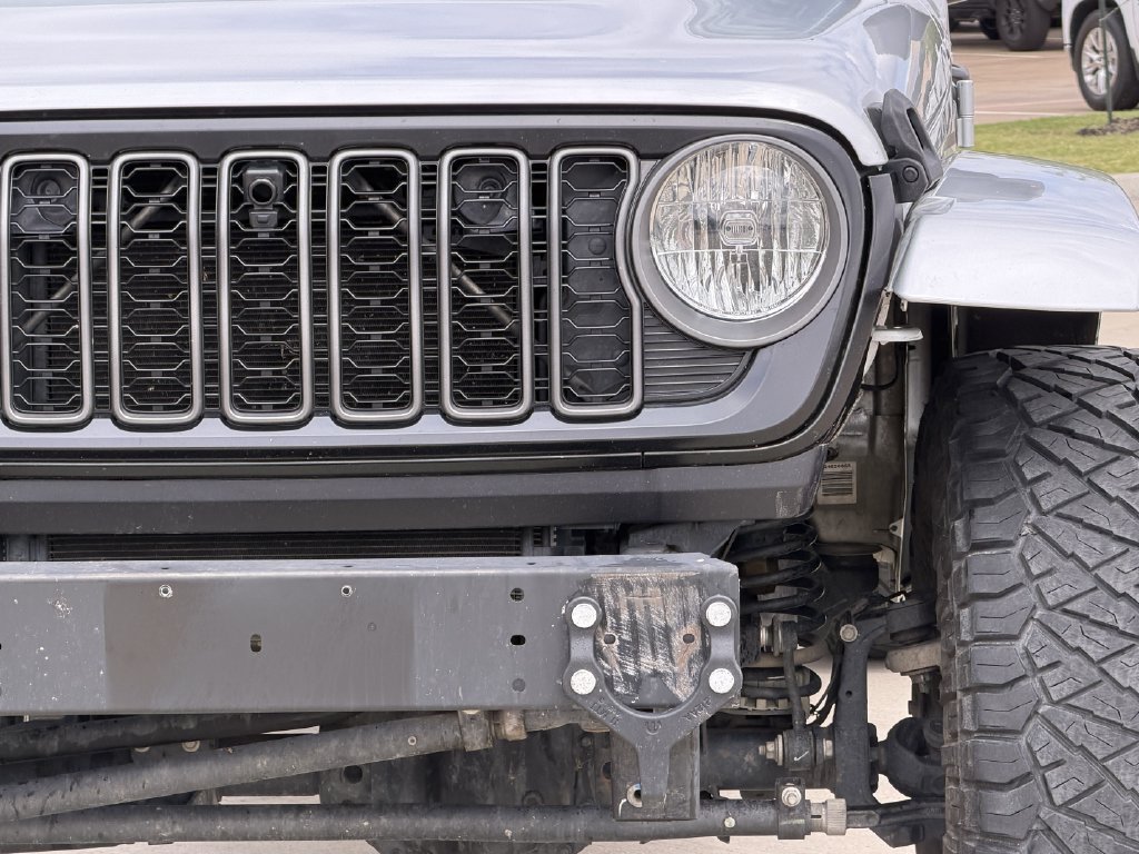 Used 2023 Jeep Gladiator Sport AWD/4WD image 8