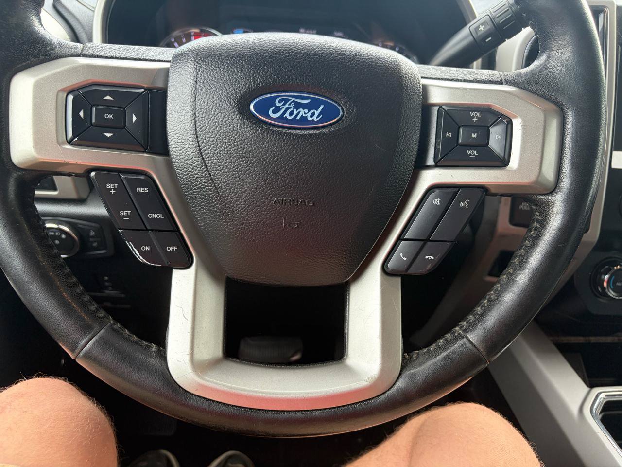 Used 2019 Ford F350 Lariat w/ Lariat Ultimate Package AWD/4WD image 28