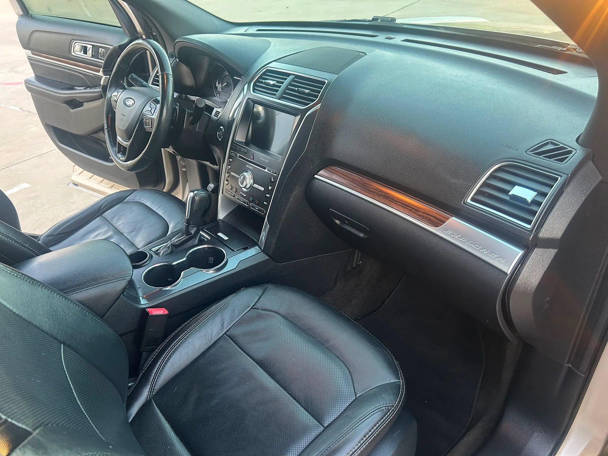 Used 2017 Ford Explorer Limited w/ Equipment Group 301A FWD image 19