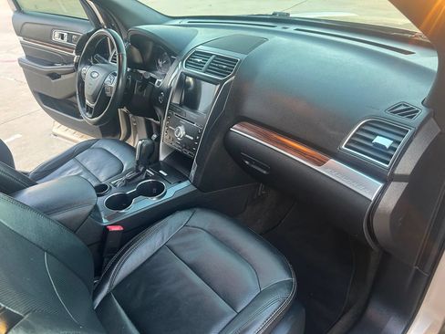 Used 2017 Ford Explorer Limited w/ Equipment Group 301A FWD image 19