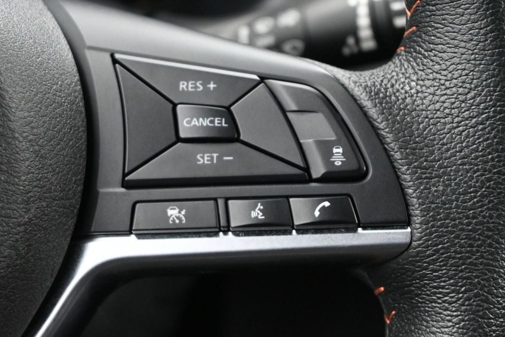Used 2024 Nissan Kicks SR FWD image 7
