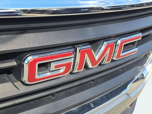 Used 2024 GMC Terrain SLE image 4