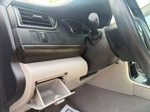 Used 2016 Toyota Camry LE FWD image 11