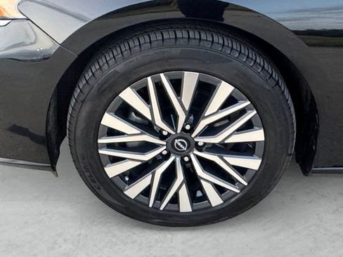 Used 2025 Nissan Altima 2.5 SV FWD image 23