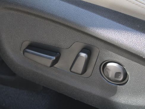 Used 2016 Kia Sorento EX w/ EX Premium Package image 23