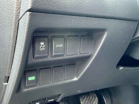 Used 2016 Nissan Rogue SV FWD image 19