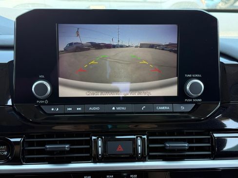 Used 2025 Nissan Pathfinder SV FWD image 13