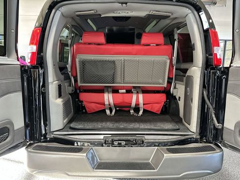 Used 2024 GMC Savana 2500 w/ Driver Convenience Package image 18