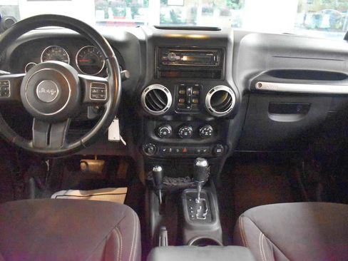 Used 2013 Jeep Wrangler Unlimited Sahara w/ Connectivity Group AWD/4WD image 14