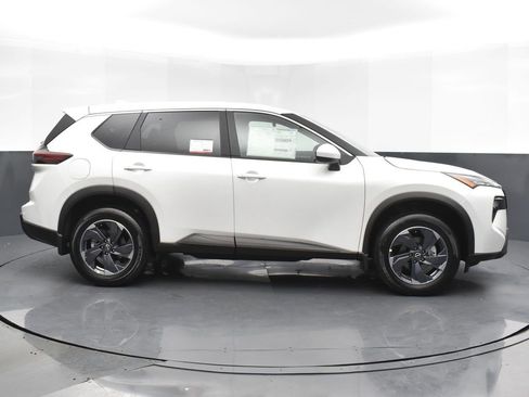 New 2026 Nissan Rogue SV image 4