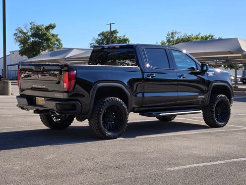 Used 2024 GMC Sierra 1500 AT4 w/ Technology Package AWD/4WD image 3