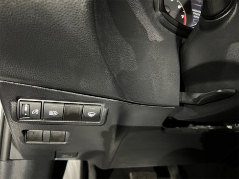 Used 2023 Toyota Corolla Cross LE image 39