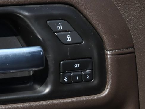 Used 2022 Chevrolet Silverado 1500 LTZ w/ LTZ Premium Package AWD/4WD image 15