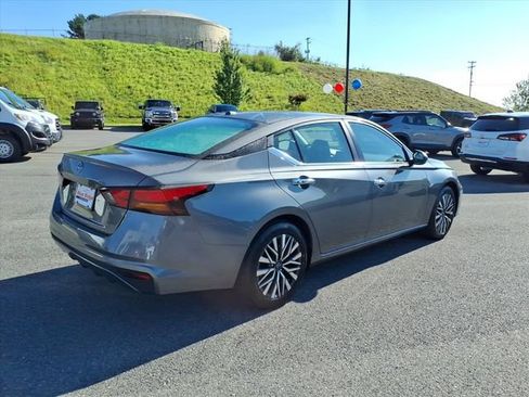 Used 2025 Nissan Altima 2.5 SV FWD image 6