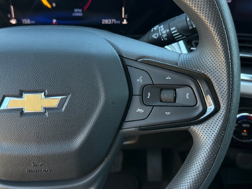 Used 2025 Chevrolet Trax LT FWD image 11