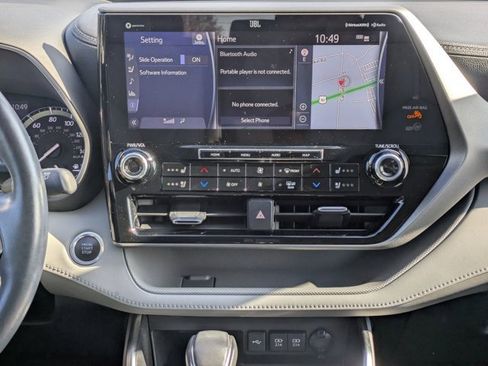 Used 2020 Toyota Highlander Limited image 19