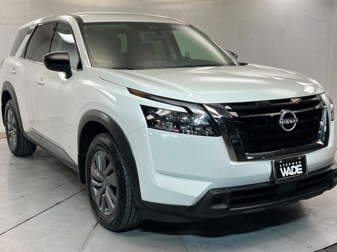 Used 2025 Nissan Pathfinder S FWD image 8