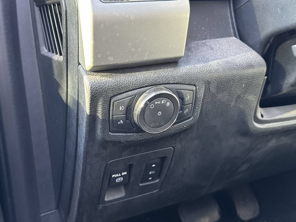 Used 2019 Ford F150 Lariat RWD image 6