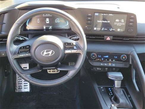 Used 2025 Hyundai Elantra Sport image 4