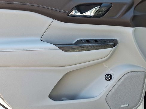 Used 2019 GMC Acadia SLT w/ LPO, Floor Liner Package image 16