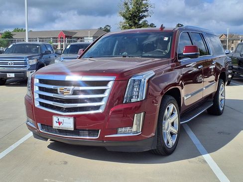 Used 2017 Cadillac Escalade ESV Luxury image 3