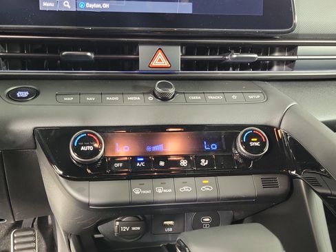 New 2025 Hyundai Elantra SEL image 16