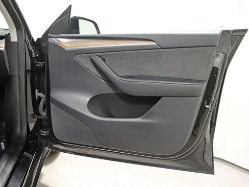 Used 2024 Tesla Model Y Long Range image 35