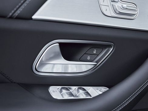 Used 2025 Mercedes-Benz GLS 63 AMG 4MATIC image 34