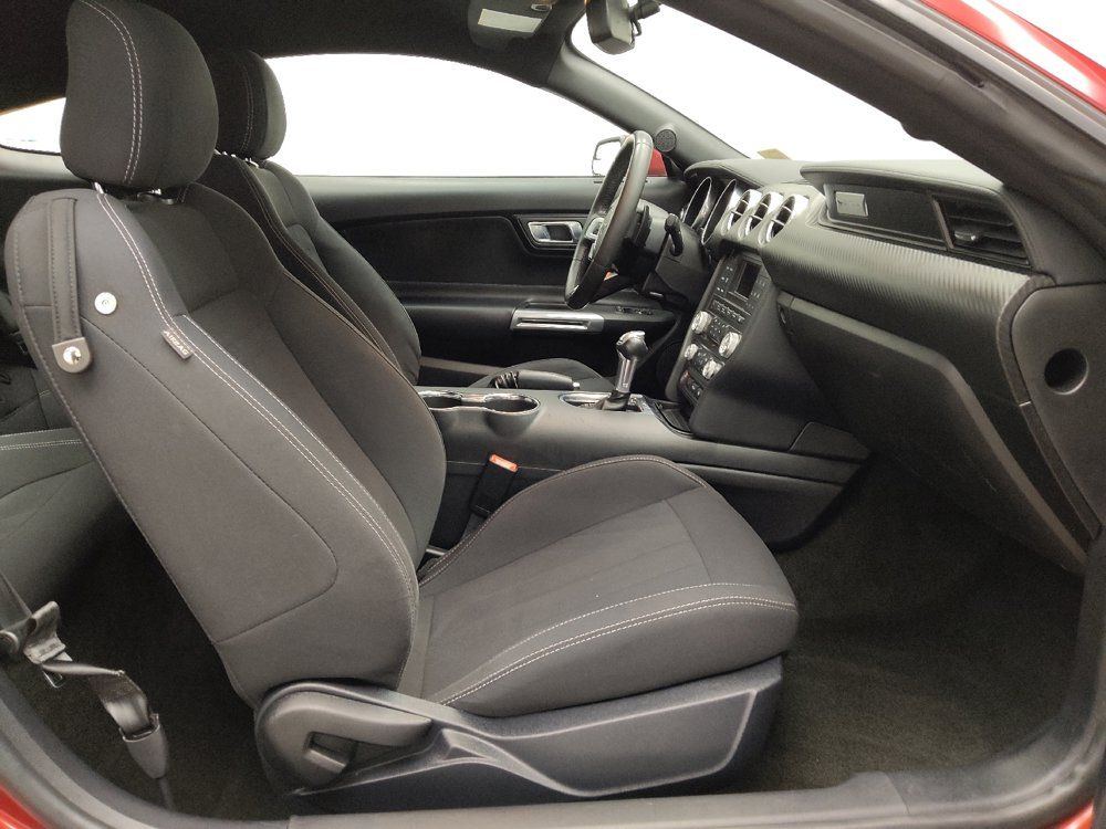 Used 2018 Ford Mustang Coupe RWD image 21