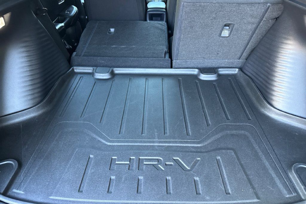 Used 2025 Honda HR-V Sport image 17