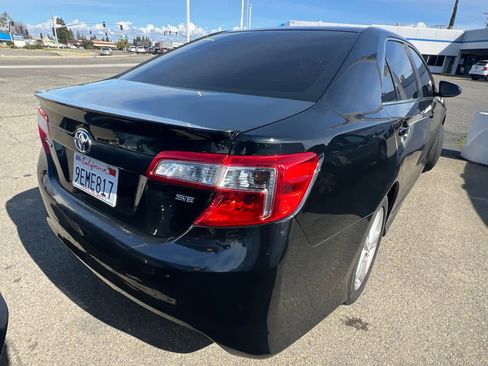 Used 2012 Toyota Camry SE image 2