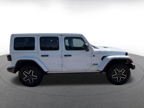 Used 2025 Jeep Wrangler Unlimited Sahara AWD/4WD image 16