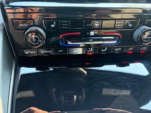 Used 2024 Jeep Grand Cherokee L Laredo AWD/4WD image 10