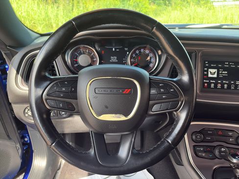 Used 2022 Dodge Challenger SXT RWD image 16