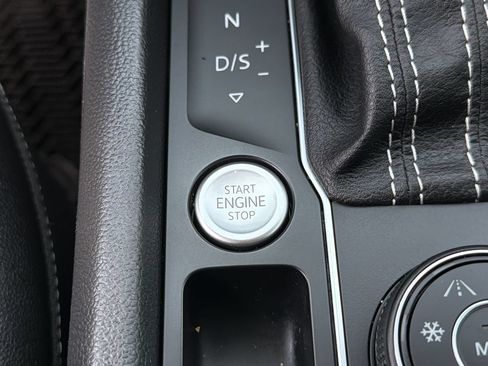 Used 2023 Volkswagen Atlas SEL R-Line AWD/4WD image 34