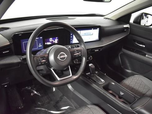 Used 2025 Nissan Kicks SV AWD/4WD image 12