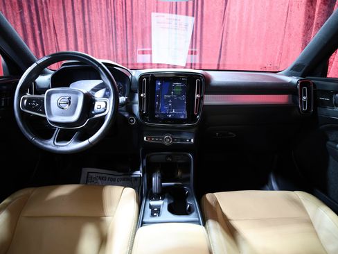Used 2019 Volvo XC40 T5 Momentum AWD/4WD image 14