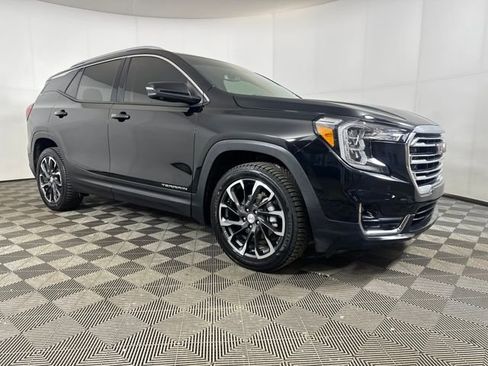 Used 2022 GMC Terrain SLT w/ Infotainment Package II image 2