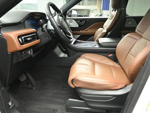 Certified 2023 Lincoln Aviator Reserve w/ Equipment Group 201A image 9