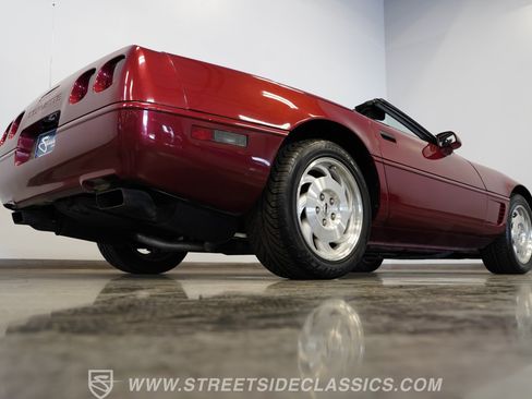 Used 1995 Chevrolet Corvette Convertible RWD image 32